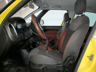 2014 FIAT 500L Trekking with VIN ZFBCFADH4EZ018699, listed as a Copart auction lot 75548304 with 63,558 mi miles and Clean Title. Bid and sale history available at carsss.com. Image 7.