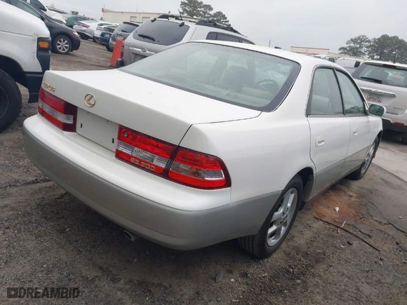 2001 Lexus ES 300 with VIN JT8BF28G810307839, listed as a IAAI auction lot 41908285 with 210,112 mi miles. Bid and sale history available at carsss.com. Image 4.