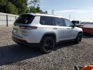 2023 Jeep Grand Cherokee Limited z VIN 1C4RJKBG4P8701839, wystawiony jako Copart lot #58182335 z przebiegiem 48 558 mil mil oraz Szkoda całkowita • Salvage title. Historia ofert i sprzedaży dostępna na DreamBid. Obrazek 3.