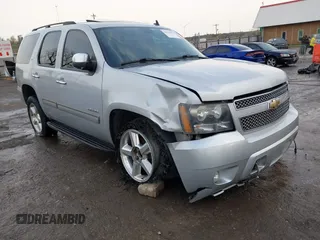 2010 Chevrolet Tahoe LT z VIN 1GNUCBE01AR110623, wystawiony jako IAAI lot #41939453 z przebiegiem 187 308 mil mil oraz . Historia ofert i sprzedaży dostępna na DreamBid. Obrazek 1.