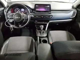 2022 Kia Seltos S z VIN KNDEUCAA7N7319896, wystawiony jako Copart lot #51446595 z przebiegiem 48 814 mil mil oraz Szkoda całkowita • Salvage title. Historia ofert i sprzedaży dostępna na DreamBid. Obrazek 8.