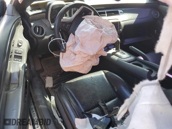 2014 Chevrolet Camaro LT z VIN 2G1FC1E30E9289557, wystawiony jako Copart lot #59106785 z przebiegiem Nie podano mil oraz Szkoda całkowita • Salvage title. Historia ofert i sprzedaży dostępna na DreamBid. Obrazek 8.