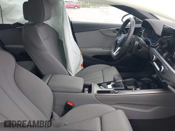2023 Audi A5 Sportback S line Premium Plus z VIN WAUFACF56PA038023, wystawiony jako IAAI lot #42074137 z przebiegiem 15 998 mil mil oraz . Historia ofert i sprzedaży dostępna na DreamBid. Obrazek 5.