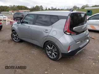 2024 Kia Soul EX with VIN KNDJ33AU8R7905962, listed as a IAAI auction lot 40863625 with 10,224 mi miles. Bid and sale history available at carsss.com. Image 3.