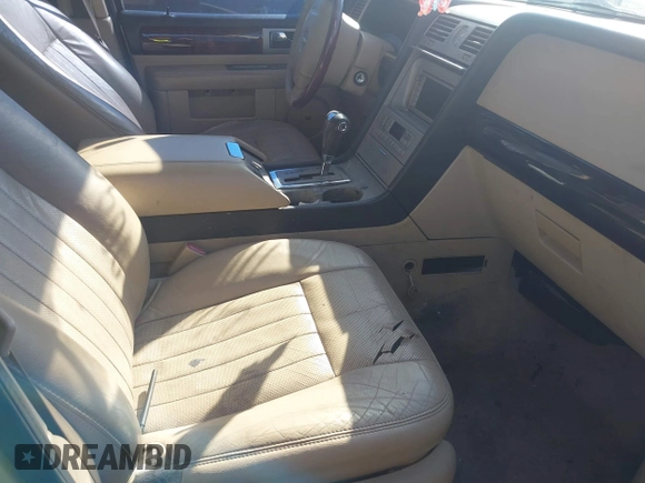 2006 Lincoln Navigator Luxury with VIN 5LMFU28596LJ00902, listed as a IAAI auction lot 41616137 with 0 mi miles. Bid and sale history available at carsss.com. Image 5.