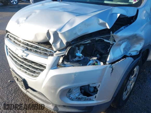 2016 Chevrolet Trax LS with VIN 3GNCJKSB6GL224009, listed as a IAAI auction lot 41312755 with 121,159 mi miles. Bid and sale history available at carsss.com. Image 6.