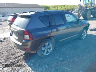 2017 Jeep Compass Sport SE z VIN 1C4NJDBB9HD143154, wystawiony jako IAAI lot #42126726 z przebiegiem 219 850 mil mil oraz . Historia ofert i sprzedaży dostępna na DreamBid. Obrazek 4.
