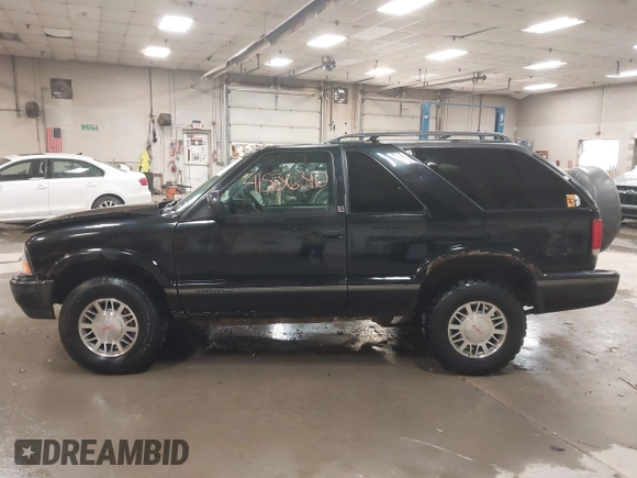 1999 GMC Jimmy SLS Comfort/Convenience with VIN 1GKCT18W1XK503719, listed as a IAAI auction lot 41536310 with 151,211 mi miles. Bid and sale history available at carsss.com. Image 14.