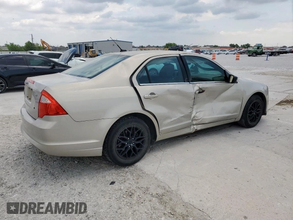 2010 Ford Fusion SE z VIN 3FAHP0HA7AR355587, wystawiony jako Copart lot #53390305 z przebiegiem 160 598 mil mil oraz Czysty tytuł • Clean title. Historia ofert i sprzedaży dostępna na DreamBid. Obrazek 3.