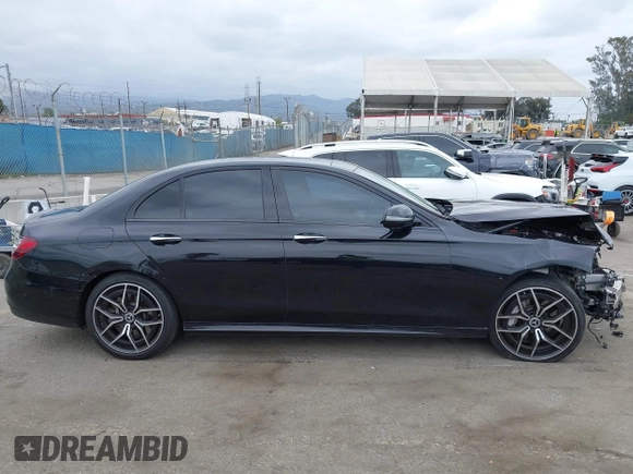 2022 Mercedes-Benz E 450 z VIN W1KZF5KB8NB092932, wystawiony jako IAAI lot #42052966 z przebiegiem 57 176 mil mil oraz . Historia ofert i sprzedaży dostępna na DreamBid. Obrazek 14.