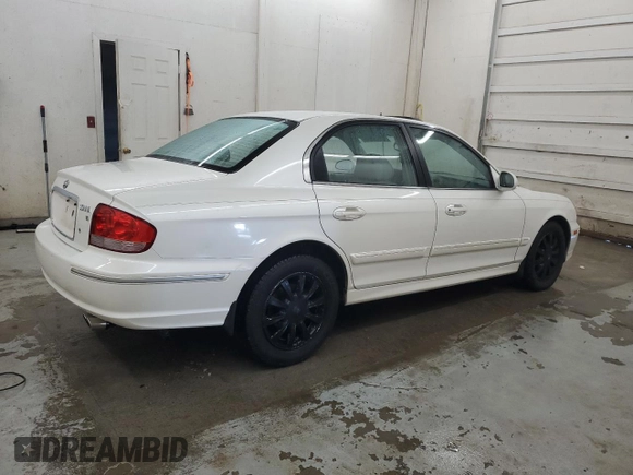 2004 Hyundai Sonata GLS with VIN KMHWF35H74A946133, listed as a Copart auction lot 48028595 with 175,589 mi miles and Salvage Title. Bid and sale history available at carsss.com. Image 3.