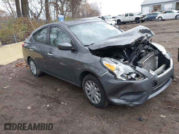 2019 Nissan Versa SV z VIN 3N1CN7AP4KL814213, wystawiony jako IAAI lot #40877781 z przebiegiem 108 624 mil mil oraz . Historia ofert i sprzedaży dostępna na DreamBid. Obrazek 1.