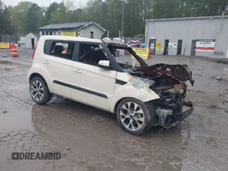 2013 Kia Soul + with VIN KNDJT2A60D7775664, listed as a IAAI auction lot 37577938 with 1 mi miles. Bid and sale history available at carsss.com. Image 1.