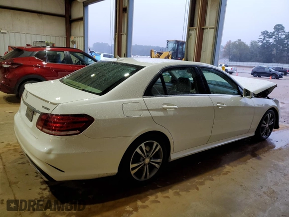 2014 Mercedes-Benz E 400 Sport with VIN WDDHF9FBXEA936424, listed as a Copart auction lot 83331224 with 194,689 mi miles and Salvage Title. Bid and sale history available at DreamBid. Image 3.