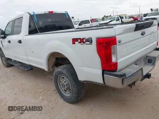 2019 Ford F-250 XL with VIN 1FT7W2B62KED14801, listed as a IAAI auction lot 42523552 with 268,169 mi miles and . Bid and sale history available at DreamBid. Image 3.