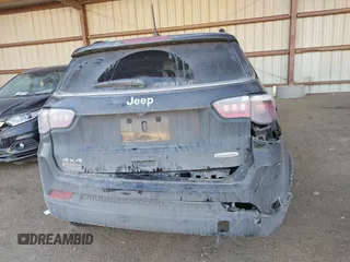 2018 Jeep Compass Latitude with VIN 3C4NJDBB6JT435456, listed as a IAAI auction lot 41328053 with 44,580 mi miles. Bid and sale history available at carsss.com. Image 17.
