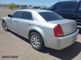 2007 Chrysler 300 Limited with VIN 2C3KA53G27H862495, listed as a IAAI auction lot 41891653 with 214,395 mi miles. Bid and sale history available at carsss.com. Image 3.