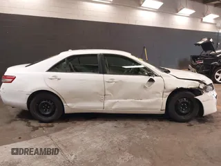 2011 Toyota Camry LE z VIN 4T1BF3EK0BU772878, wystawiony jako IAAI lot #42264913 z przebiegiem 177 820 mil mil oraz . Historia ofert i sprzedaży dostępna na DreamBid. Obrazek 13.