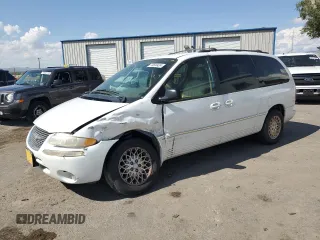 1998 Chrysler Town & Country LXi with VIN 1C4GP64L2WB637437, listed as a Copart auction lot 70504424 with 82,972 mi miles and Salvage Title. Bid and sale history available at carsss.com. Image 1.