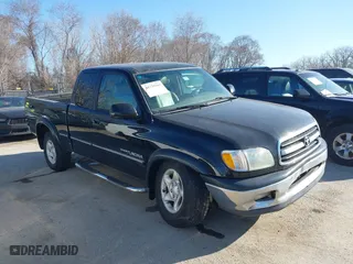 2001 Toyota Tundra Ltd with VIN 5TBBT48111S197935, listed as a IAAI auction lot 41735363 with 197,083 mi miles. Bid and sale history available at carsss.com. Image 1.