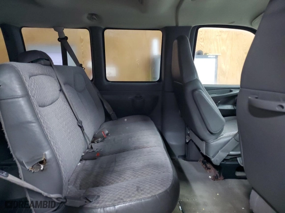 2006 Chevrolet Express Passenger with VIN 1GAHG35U061177638, listed as a Copart auction lot 83433844 with 115,434 mi miles and Clean Title. Bid and sale history available at carsss.com. Image 11.