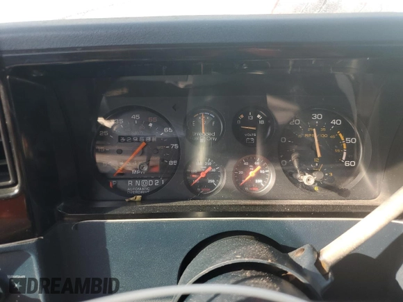 1987 Chevrolet El Camino z VIN 3GCCW80Z9HS905561, wystawiony jako Copart lot #75401604 z przebiegiem 32 958 mil mil oraz Szkoda całkowita • Salvage title. Historia ofert i sprzedaży dostępna na DreamBid. Obrazek 9.