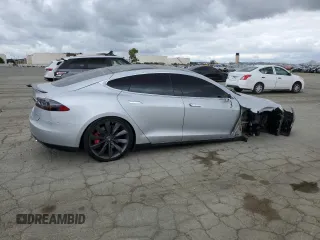 2014 Tesla Model S 60 z VIN 5YJSA1H11EFP43395, wystawiony jako Copart lot #54653845 z przebiegiem 120 180 mil mil oraz Szkoda całkowita • Salvage title. Historia ofert i sprzedaży dostępna na DreamBid. Obrazek 3.