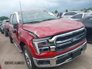 2025 Ford F-150 Lariat z VIN 1FTFW5L56SFA74360, wystawiony jako IAAI lot #42378600 z przebiegiem 3 960 mil mil oraz . Historia ofert i sprzedaży dostępna na DreamBid. Obrazek 1.