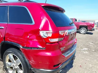 2011 Jeep Grand Cherokee Overland with VIN 1J4RR6GT7BC551649, listed as a IAAI auction lot 41897267 with 82,034 mi miles. Bid and sale history available at carsss.com. Image 17.