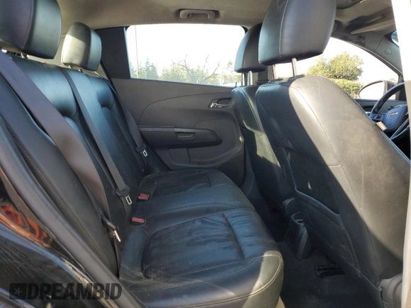 2012 Chevrolet Sonic LTZ z VIN 1G1JE6SH2C4126197, wystawiony jako Copart lot #85541214 z przebiegiem Nie podano mil oraz Szkoda całkowita • Salvage title. Historia ofert i sprzedaży dostępna na DreamBid. Obrazek 10.