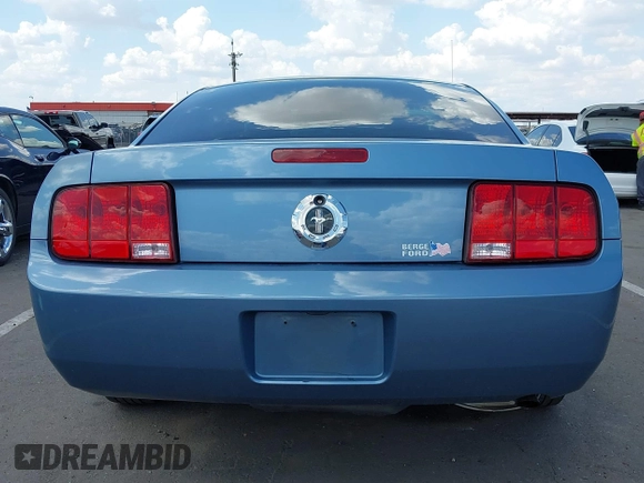 2008 Ford Mustang Deluxe z VIN 1ZVHT80N885150812, wystawiony jako IAAI lot #42428608 z przebiegiem 128 804 mil mil oraz . Historia ofert i sprzedaży dostępna na DreamBid. Obrazek 16.