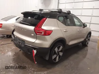2023 Volvo XC40 Ultimate with VIN YV4ED3UM1P2023016, listed as a IAAI auction lot 42190298 with 22,862 mi miles and . Bid and sale history available at DreamBid. Image 4.