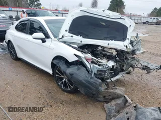 2020 Toyota Camry SE z VIN 4T1G11AK4LU398940, wystawiony jako IAAI lot #41636600 z przebiegiem Nie podano mil oraz . Historia ofert i sprzedaży dostępna na DreamBid. Obrazek 1.