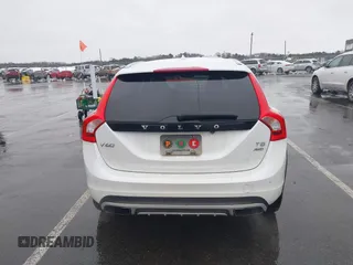 2015 Volvo V60 Cross Country T5 with VIN YV4612HK1F1001764, listed as a IAAI auction lot 41560997 with 69,888 mi miles. Bid and sale history available at carsss.com. Image 16.