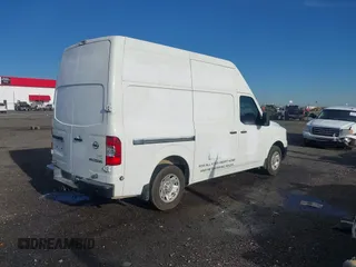 2020 Nissan NV Cargo SV z VIN 1N6BF0LY5LN810818, wystawiony jako IAAI lot #42051143 z przebiegiem 86 560 mil mil oraz . Historia ofert i sprzedaży dostępna na DreamBid. Obrazek 4.