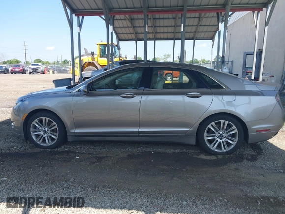 2016 Lincoln MKZ z VIN 3LN6L2J90GR614644, wystawiony jako IAAI lot #42547420 z przebiegiem 45 237 mil mil oraz . Historia ofert i sprzedaży dostępna na DreamBid. Obrazek 14.