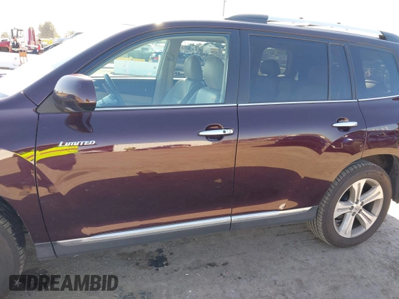 2013 Toyota Highlander Limited z VIN 5TDDK3EH7DS276173, wystawiony jako IAAI lot #42223590 z przebiegiem 45 821 mil mil oraz . Historia ofert i sprzedaży dostępna na DreamBid. Obrazek 14.
