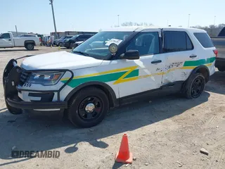 2017 Ford Police Interceptor Utility z VIN 1FM5K8AR7HGA77216, wystawiony jako IAAI lot #41781753 z przebiegiem 151 245 mil mil oraz . Historia ofert i sprzedaży dostępna na DreamBid. Obrazek 2.