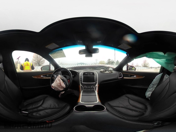 2016 Lincoln MKX Reserve with VIN 2LMPJ8LP8GBL32389, listed as a IAAI auction lot 42065668 with 135,907 mi miles and . Bid and sale history available at DreamBid. Image 17.