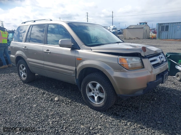 2008 Honda Pilot VP with VIN 5FNYF18228B005047, listed as a IAAI auction lot 41884691 with 260,166 mi miles. Bid and sale history available at carsss.com. Image 1.