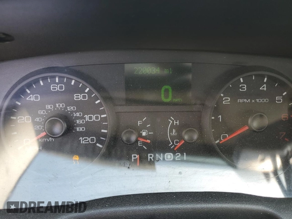 2007 Ford Crown Victoria LX с VIN 2FAFP74V47X119952, выставлен на аукционе Copart как лот 71025704 с пробегом 220 034 миль миль и Списание • Salvage title. История ставок и продаж доступна на DreamBid. Изображение 9.