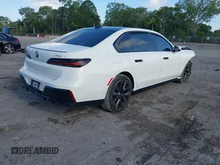 2024 BMW 7 Series 740i с VIN WBA23EH00RCP27147, выставлен на аукционе IAAI как лот 41932339 с пробегом 16 740 миль миль и . История ставок и продаж доступна на DreamBid. Изображение 4.