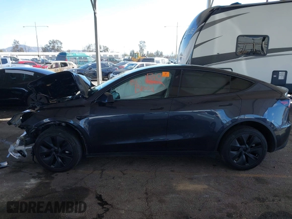 2024 Tesla Model Y с VIN 7SAYGDED5RF194219, выставлен на аукционе IAAI как лот 41594132 с пробегом 21 255 миль миль и . История ставок и продаж доступна на DreamBid. Изображение 14.