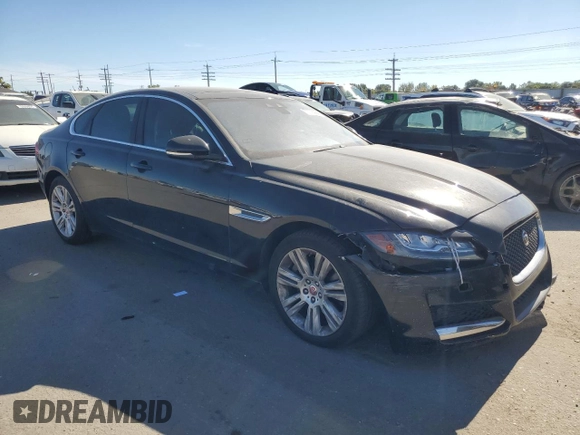 2016 Jaguar XF 35t Premium with VIN SAJBD4BV8GCY06272, listed as a Copart auction lot 72278994 with 87,824 mi miles and Salvage Title. Bid and sale history available at carsss.com. Image 4.