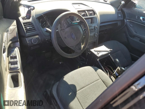2017 Ford Police Interceptor Utility z VIN 1FM5K8AR4HGB93019, wystawiony jako Copart lot #54857095 z przebiegiem Nie podano mil oraz Czysty tytuł • Clean title. Historia ofert i sprzedaży dostępna na DreamBid. Obrazek 8.
