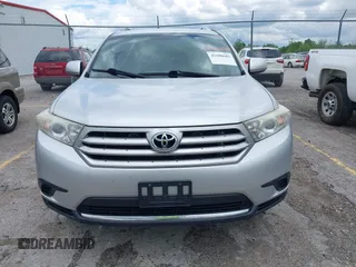 2013 Toyota Highlander with VIN 5TDZA3EH0DS037993, listed as a IAAI auction lot 42180685 with 212,729 mi miles and . Bid and sale history available at DreamBid. Image 12.