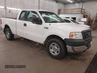 2005 Ford F-150 XLT with VIN 1FTPX14565NA51874, listed as a IAAI auction lot 41928006 with 201,004 mi miles. Bid and sale history available at carsss.com. Image 1.