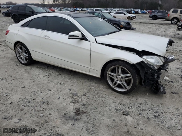 2013 Mercedes-Benz E-Class E 350 with VIN WDDKJ5KB0DF194183, listed as a Copart auction lot 43450495 with 131,215 mi miles and Salvage Title. Bid and sale history available at carsss.com. Image 4.