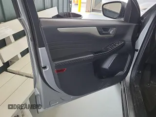 2022 Ford Escape SE with VIN 1FMCU9G65NUB32764, listed as a IAAI auction lot 42806882 with 81,565 mi miles and . Bid and sale history available at DreamBid. Image 1.