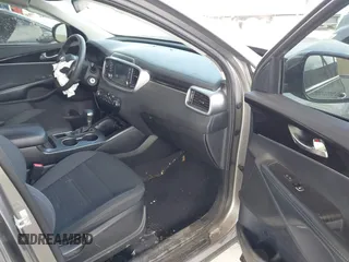 2019 Kia Sorento L z VIN 5XYPG4A31KG543915, wystawiony jako IAAI lot #41729916 z przebiegiem 79 416 mil mil oraz . Historia ofert i sprzedaży dostępna na DreamBid. Obrazek 5.